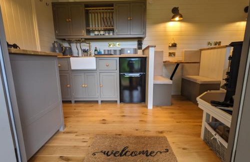 New Forest District Apartment | Hut in the Forest