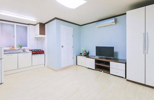 Hwaseong House | Hwaseong Badateuriyagi Pension