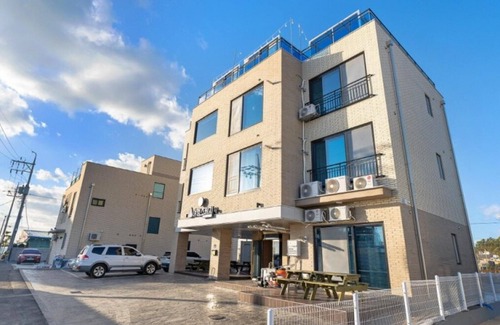 Hwaseong House | Hwaseong Travel Sketch Pension