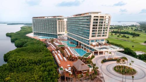Zona Hotelera Resort | Hyatt Vivid Grand Island Cancun-All Inclusive Adults Only