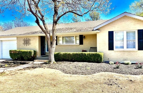 Amarillo House | I40 Large Tuscany 4 bed 20min PDC