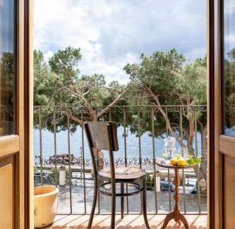 Santa Marina Salina House | Iancura - B&B di design a Salina