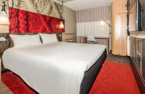 Quartier de la Boule - Champs-Pierreux Hotel | ibis Nanterre La Défense