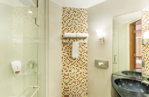 Semarang Hotel | ibis Semarang Simpang Lima