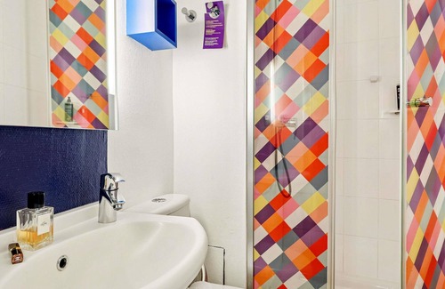 Porte-Saint-Martin Hotel | ibis Styles Paris République