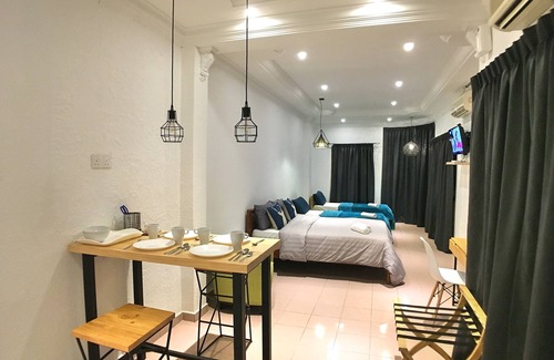Downtown George Town House | iBook9 Deluxe Family Suite by iBook Homestay