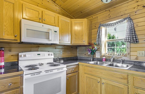 Alton Cabin | Ideal Base Near Zion & Bryce Canyon Nat'l Parks!