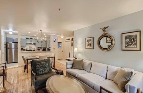 Lower Arapahoe House | Ideal Downtown 1 BDR Near Shops & Trails