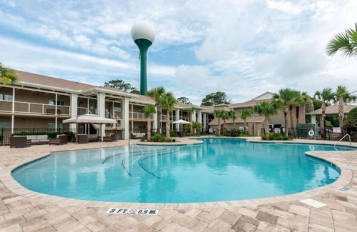 Jekyll Island House | Ideal Family Suite Minutes from Jekyll Island Fun | Onsite Pool, Free Parking!