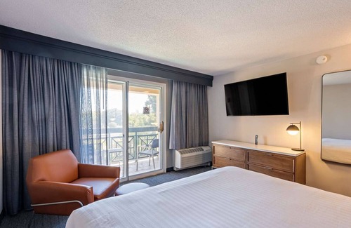 San Ramon Hotel | Ideal Mix of Comfort and Value! Outdoor Pool, Pet-friendly, Free Parking!