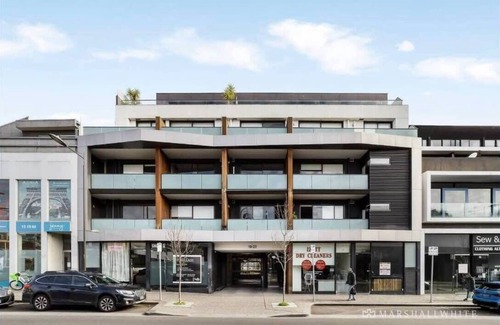 Prahran Apartment | Ideal, Quiet 1BR Prahran Apt Near Cafes, Transport