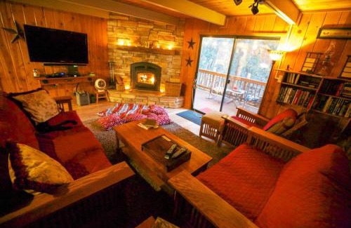 Idyllwild House | Idyllbrookbrookside Gazeboev Chargeracpet Ok!
