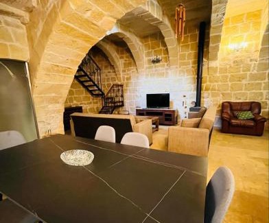 Gharb Villa | Il Mithna farmhouse with indoor heated jacuzzi pool