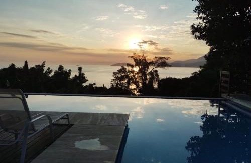Ilhabela House | Ilhabela - Praia do Curral - Casa em condomínio