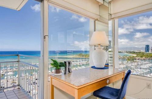 Waikiki Apartment | Ilikai #1743 Panoramic views on Waikiki Beach