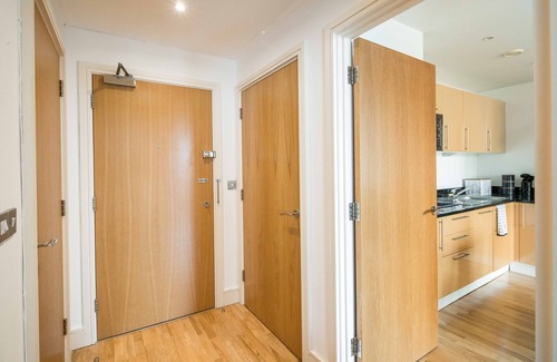 Isle of Dogs Apartment | Immaculate 1-bed 1-bath Apartment in London Area