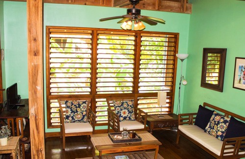 Palmetto Bay House | Immaculate, Manicured Garden Setting In A Private Resort, Steps To Beach & Pool