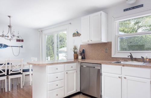 Bonnet Shores House | Immaculate Ranch in Bonnet Shores on a Large Corner Lot - Private Neighborhood Beach