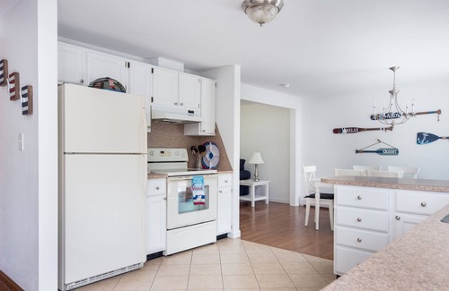 Bonnet Shores House | Immaculate Ranch in Bonnet Shores on a Large Corner Lot - Private Neighborhood Beach