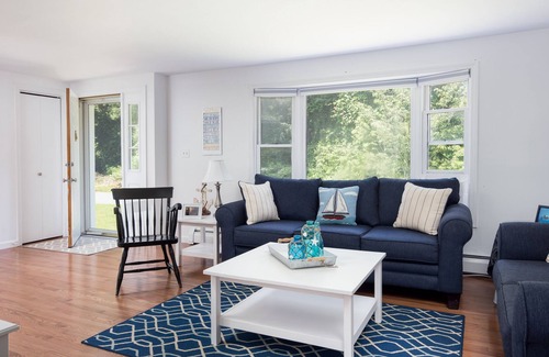 Bonnet Shores House | Immaculate Ranch in Bonnet Shores on a Large Corner Lot - Private Neighborhood Beach