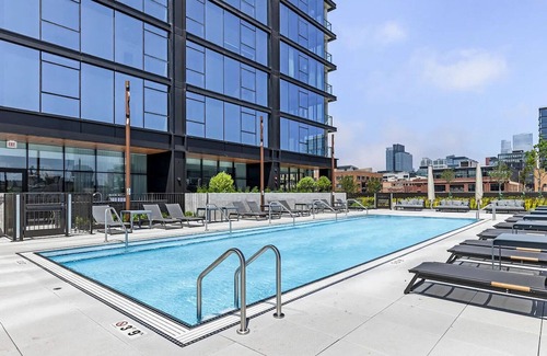West Loop Apartment | Impeccable W Loop 1BR w/Gym, Pool, Rooftop, Spa & W/D, by Blueground