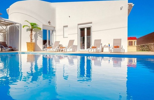 Skaleta Villa | Impressive Seafront Villa with Amazing Views, A/C and Private Pool just 5 meters to Skaleta Beach!