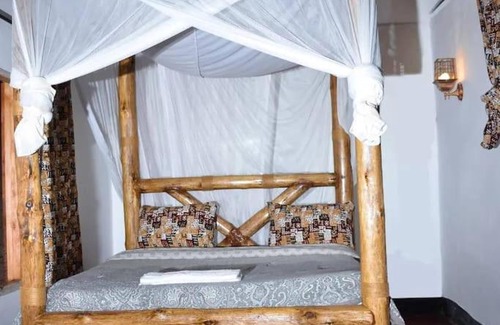 Arusha House | In-Africa, Luxury Cottage, B&B