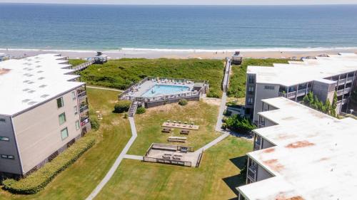 Duck House | In Duck with Community Pool & Beach Access