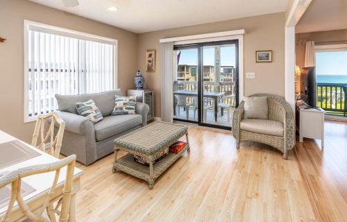 Duck House | In Duck with Community Pool & Beach Access