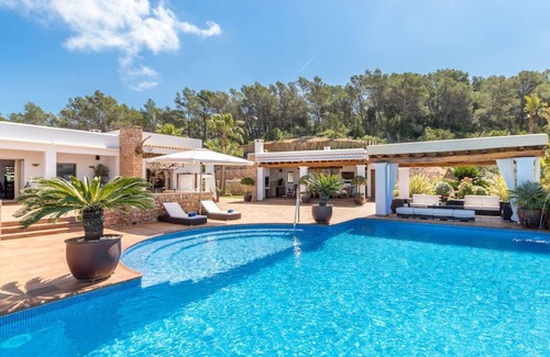 Santa Gertrudis Villa | Infinity Pool + Hot Tub! Luxurious Villa w/ Sauna