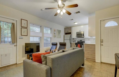 Zilker Cottage | In heart of Downtown! Barton Springs! Zilker! areas! Charming private retreat!