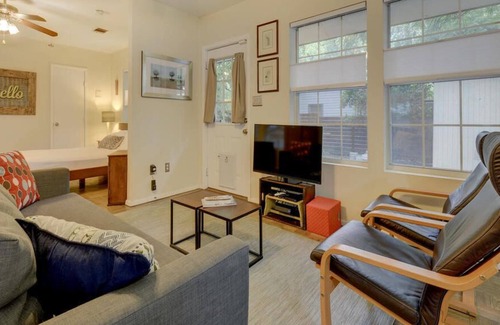 Zilker Cottage | In heart of Downtown! Barton Springs! Zilker! areas! Charming private retreat!