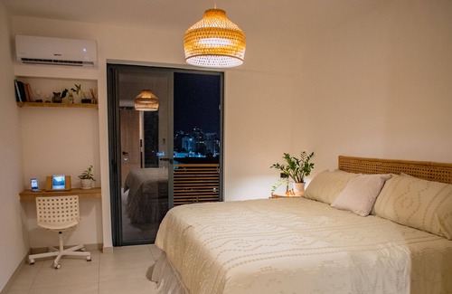 Viejo Arroyo Hondo Apartment | In the center of the city, in front of a shopping center and close to the metro.