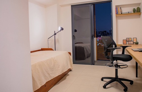 Viejo Arroyo Hondo Apartment | In the center of the city, in front of a shopping center and close to the metro.