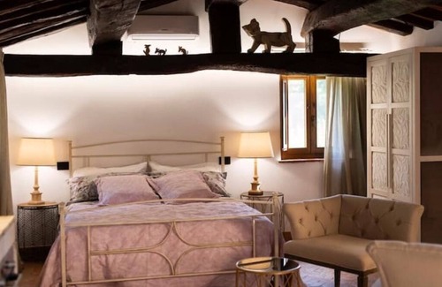 Corbara Apartment | In the charming Umbrian countryside near Orvieto, villa with pool and waterfall.