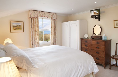 Taynuilt Cottage | In the most idyllic setting is Port na Mine, a very special holiday home with breath-taking views.