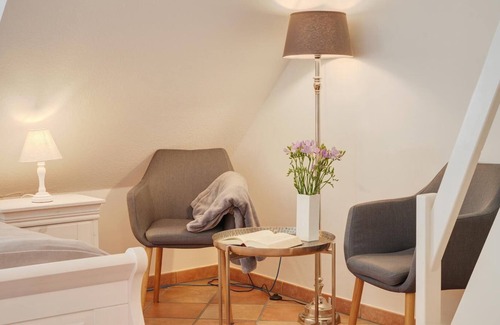 Gulde Apartment | In this beautiful junior suite for two people, certified with 3 stars by DTV, there is a bedroom with double bed (140x200 cm), a kitchen and a balcony overlooking the countryside.