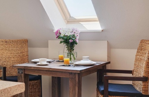 Gulde Apartment | In this beautiful junior suite for two people, certified with 3 stars by DTV, there is a bedroom with double bed (140x200 cm), a kitchen and a balcony overlooking the countryside.