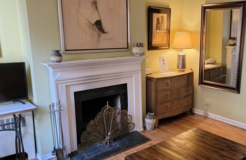 Meatpacking District House | Incentra Bishop Suite at Incentra Village Hotel