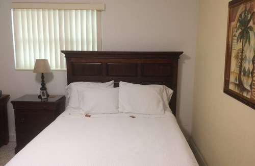 Little Havana Cottage | Incredible 3 miles from Miami Airport! Marlins Stadium, downtown, Free Parking