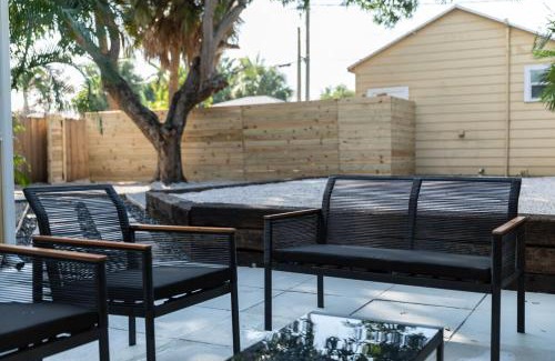 Parrot Cove House | Incredible 3br Home with Yard near Beach and Downtown