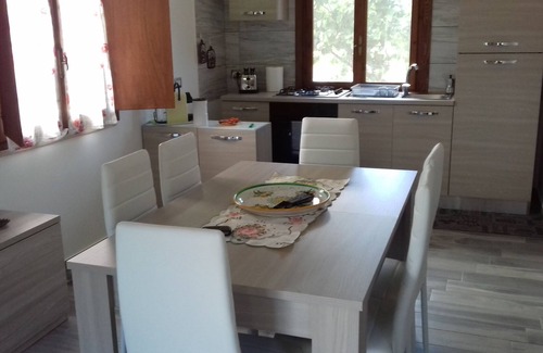 Isola di Capo Rizzuto House | independent villa with garden overlooking the sea
