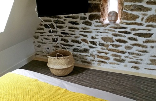 Pluneret House | Independent stone duplex near Auray between orchards and marshes