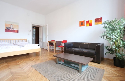 Josefstadt Apartment | Inexpensive, practical 1-room apartment with a great local scene nearby