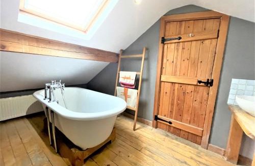 Ingleton House | Inglefall & Jasmine Cottages