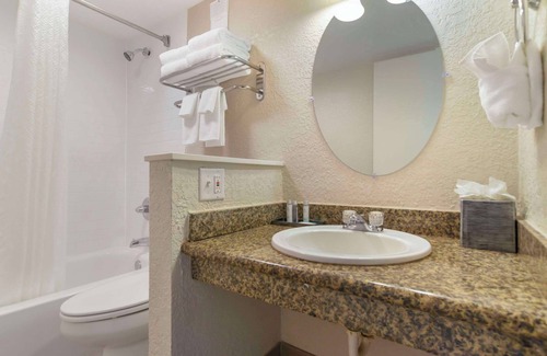 Destin Hotel | Inn on Destin Harbor, an Ascend Collection Hotel