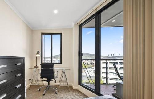 Braddon Apartment | Inner-City 2-Bed with Parking, Pool, Gym & BBQ