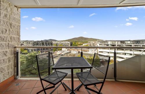 Braddon Apartment | Inner-City 2-Bed with Parking, Pool, Gym & BBQ