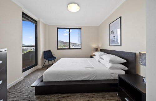 Braddon Apartment | Inner-City 2-Bed with Parking, Pool, Gym & BBQ