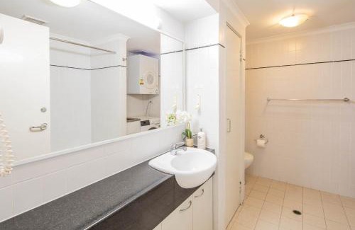 Perth Central Business District Apartment | Inner City Bliss